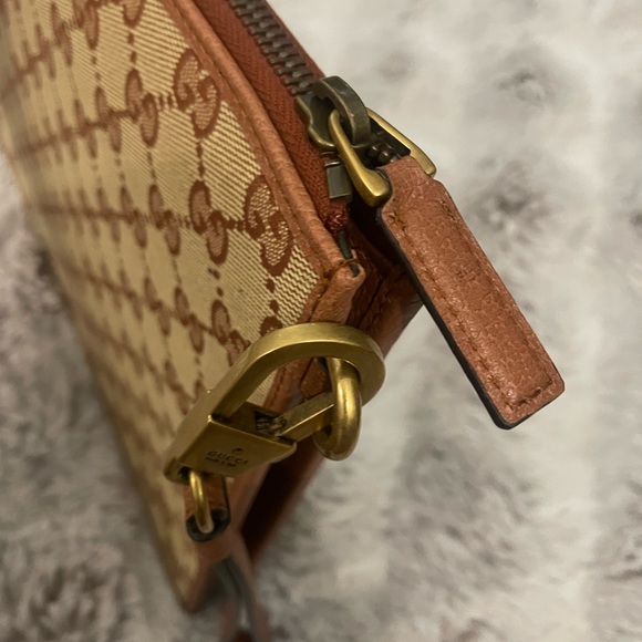 Gucci NY Yankees Patch Pouch Unisex - Picture 8 of 12